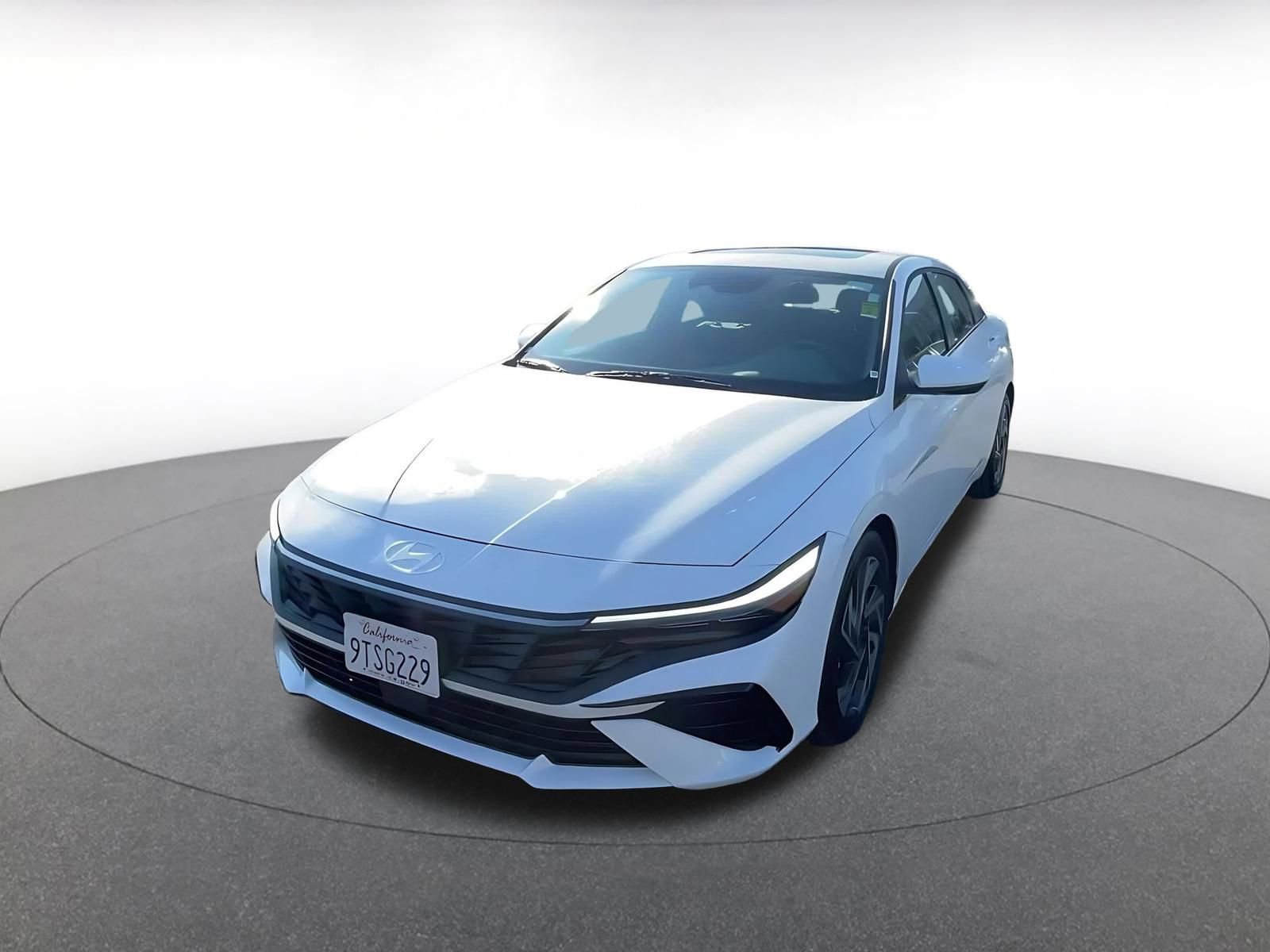 Used 2025 Hyundai Elantra SEL image 7