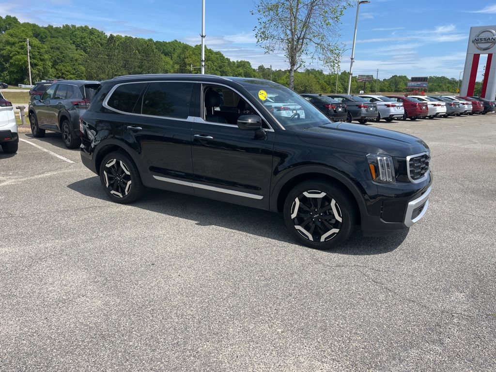 Used 2025 Kia Telluride S FWD image 1