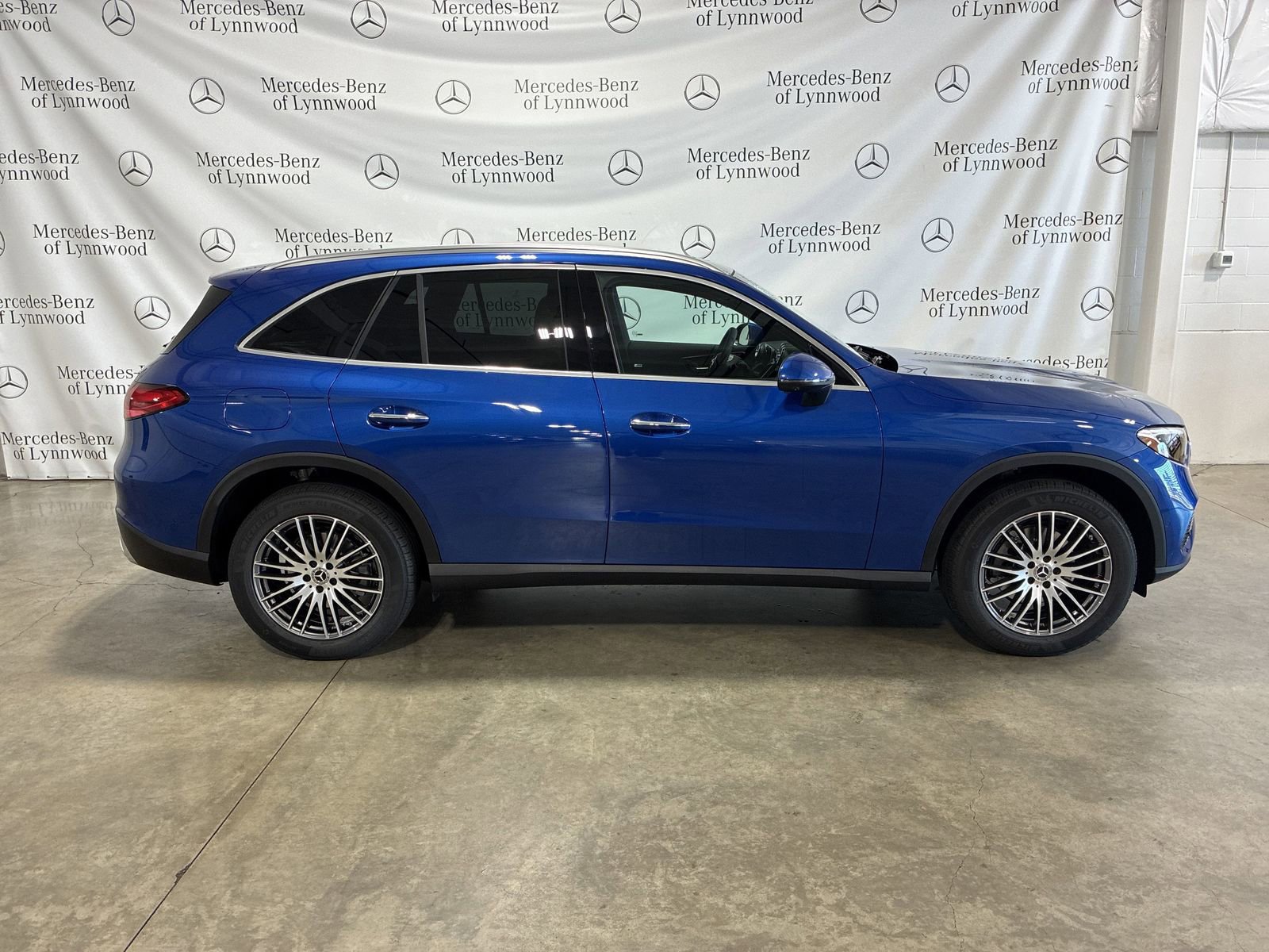 New 2025 Mercedes-Benz GLC 300 4MATIC image 3