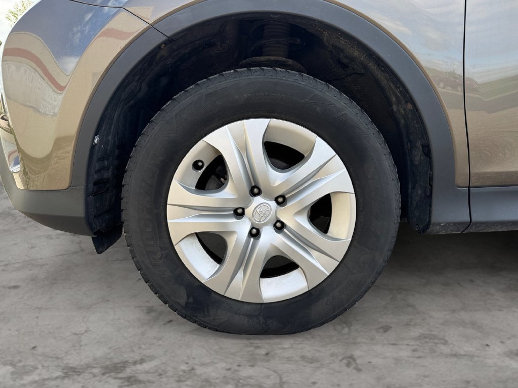 Used 2013 Toyota RAV4 LE AWD/4WD image 9