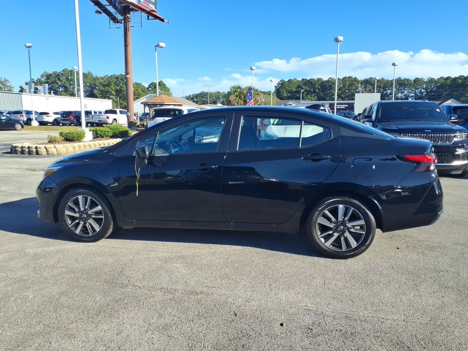 Used 2025 Nissan Versa SV FWD image 5