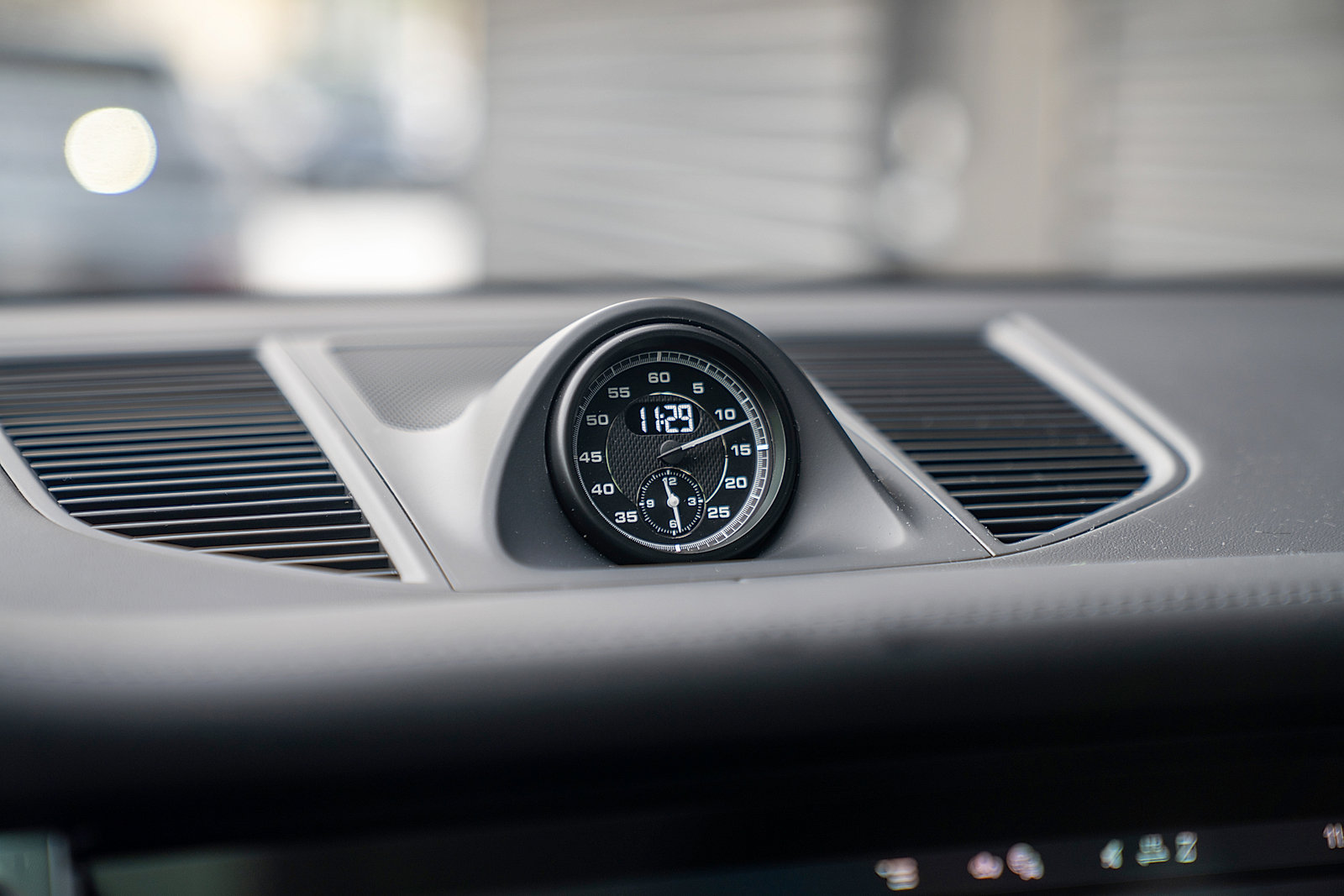 Certified 2026 Porsche Macan Turbo image 12