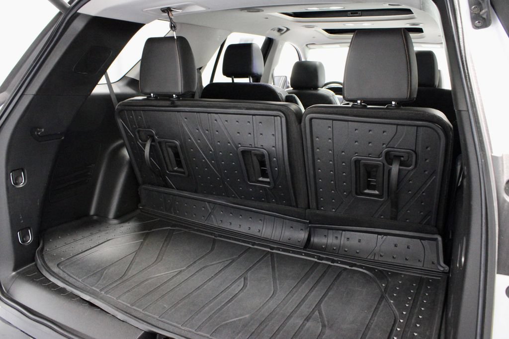 Used 2021 Chevrolet Traverse Premier w/ Redline Edition AWD/4WD image 13