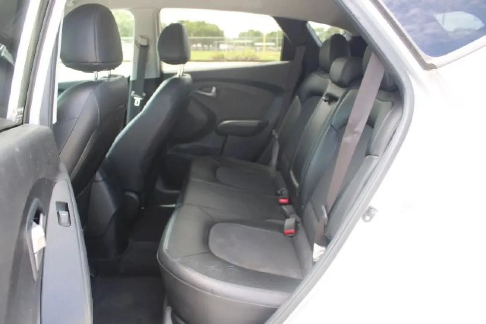 Used 2015 Hyundai Tucson GLS w/ Option Group 02 FWD image 17
