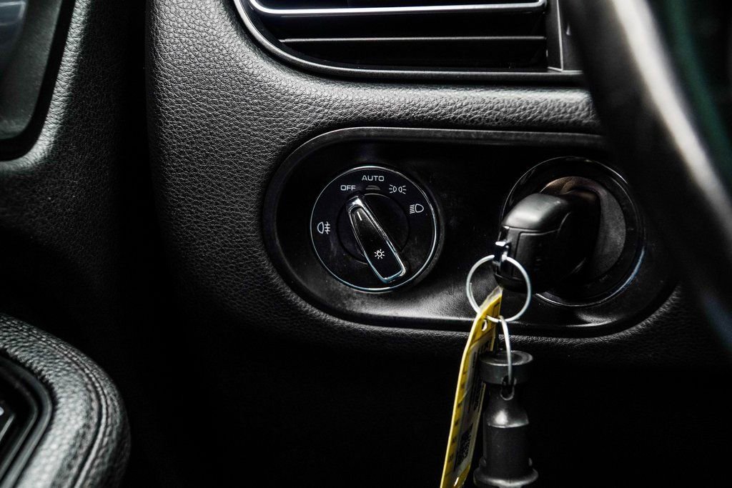 Used 2019 Porsche Macan Base image 30