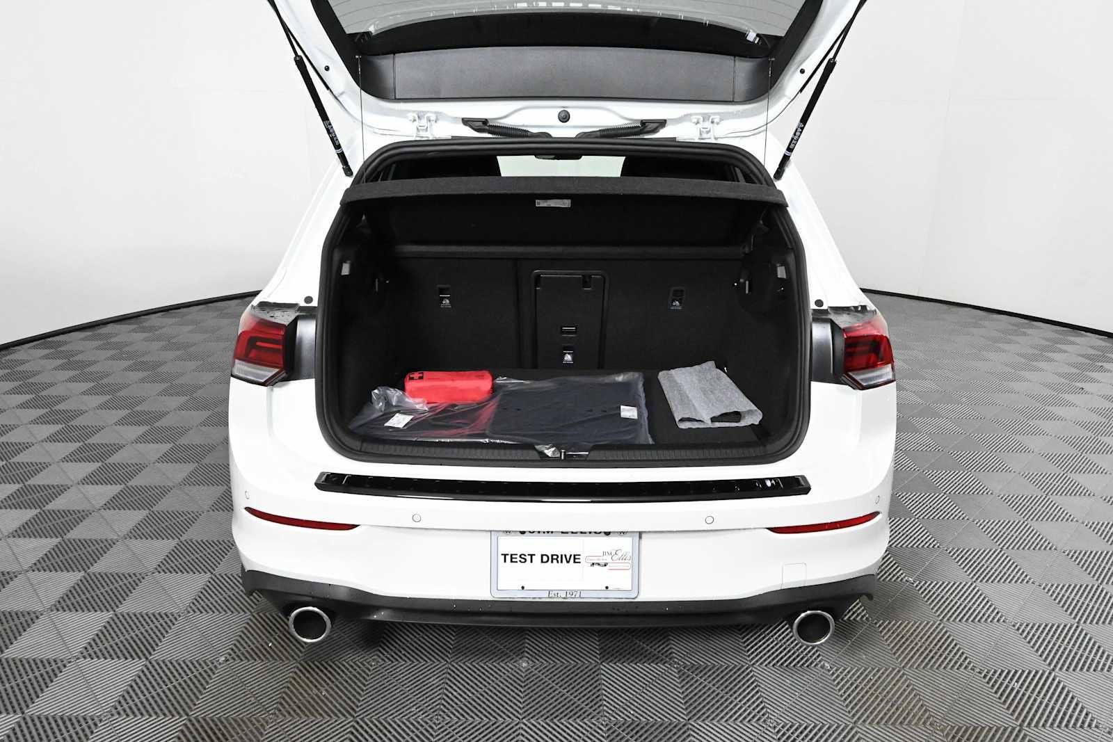 New 2026 Volkswagen GTI SE FWD image 9