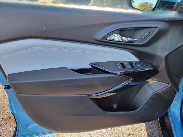 Used 2025 Chevrolet Trax LT w/ LT Convenience Package FWD image 6