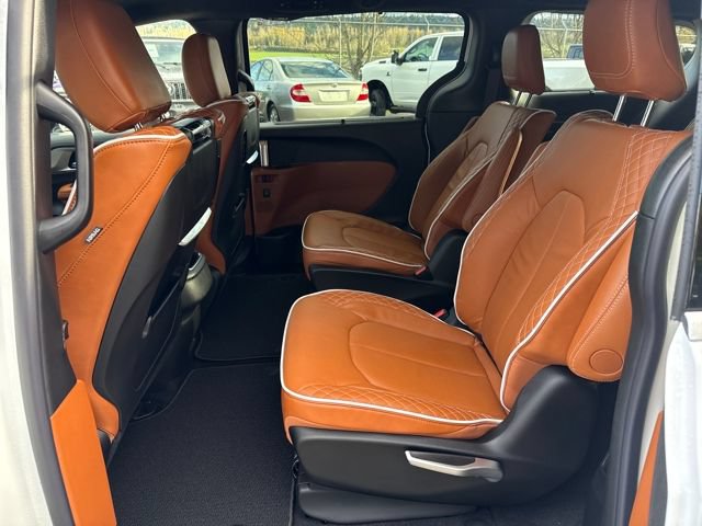 New 2026 Chrysler Pacifica Pinnacle AWD/4WD image 14