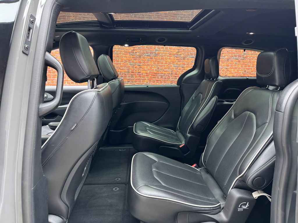 Used 2025 Chrysler Pacifica Limited FWD image 25