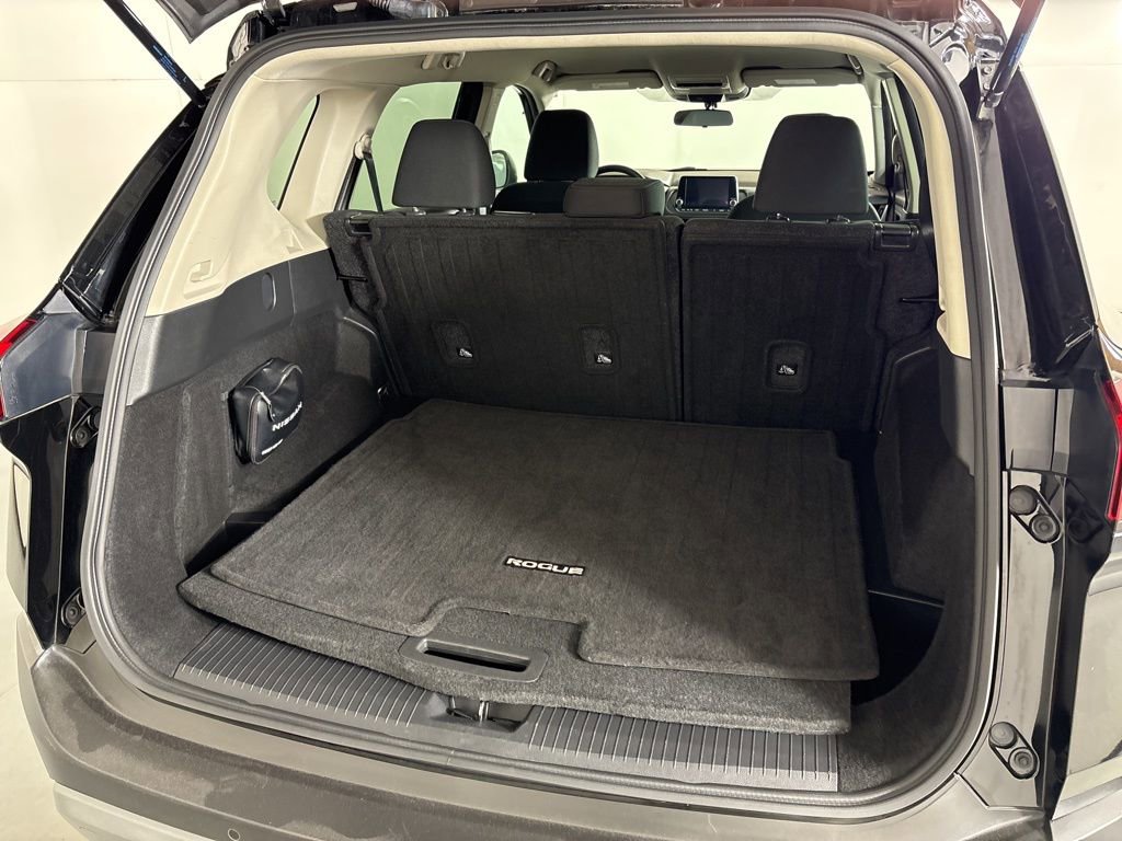 Used 2023 Nissan Rogue S image 16