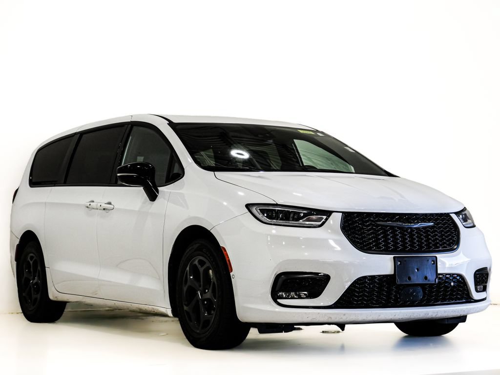 Used 2024 Chrysler Pacifica Limited FWD image 1