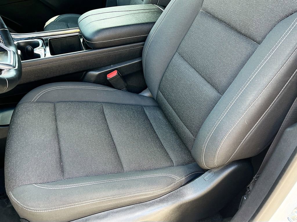 Used 2025 Chevrolet Traverse LT w/ Driver Confidence Package AWD/4WD image 19