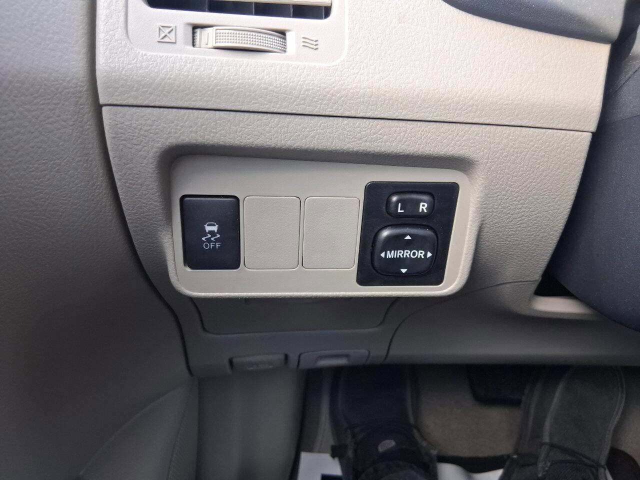 Used 2013 Toyota Corolla L image 28