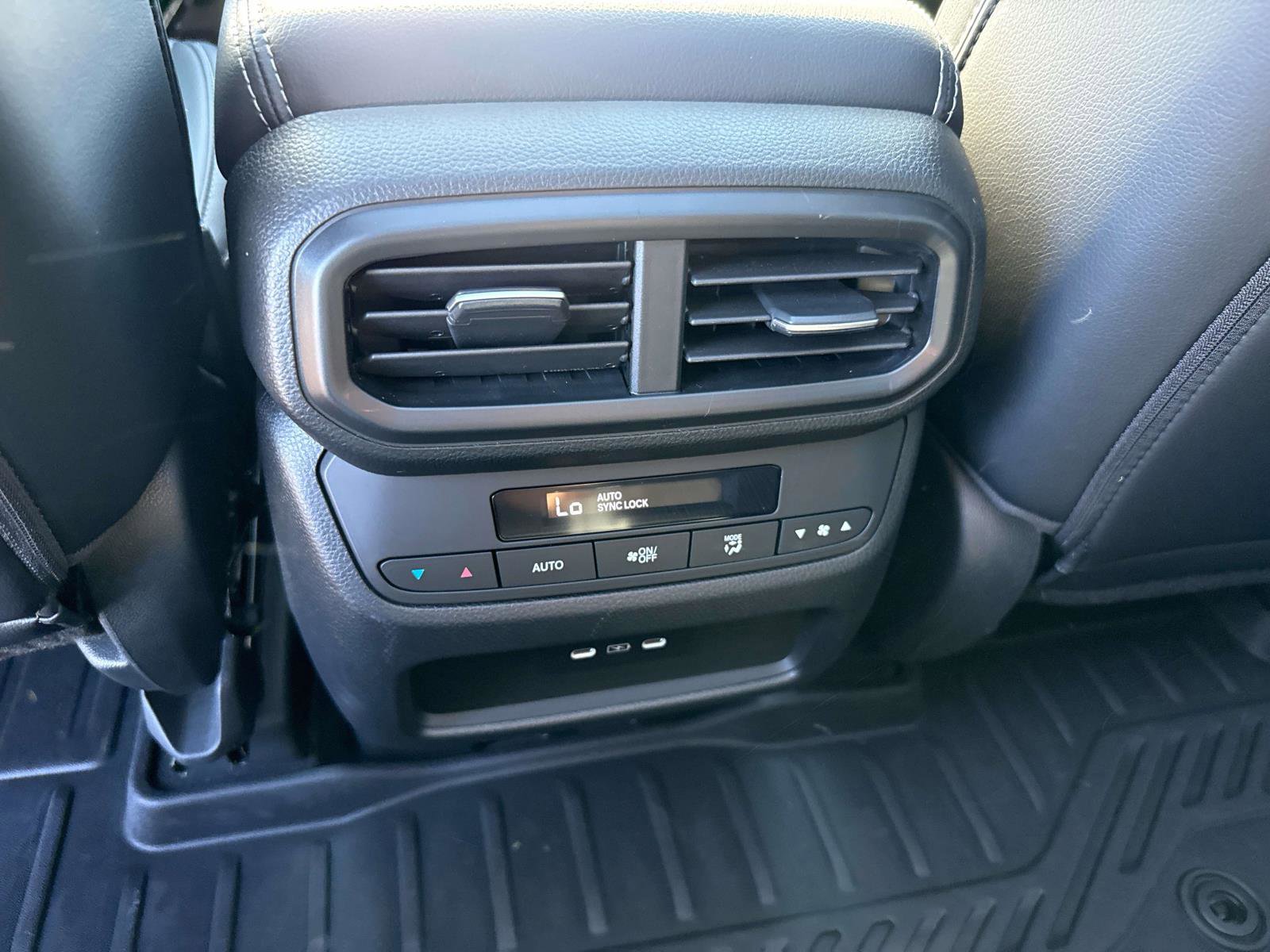 Used 2025 Honda Pilot Touring image 12