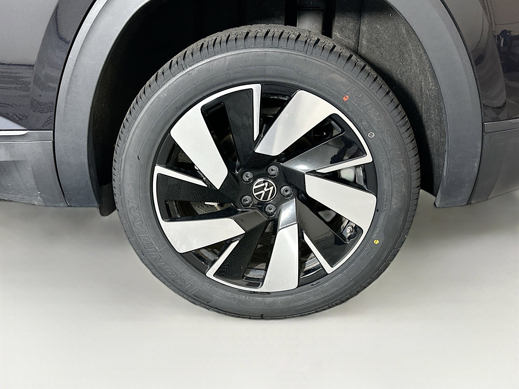 Used 2025 Volkswagen Atlas Cross Sport SE image 11