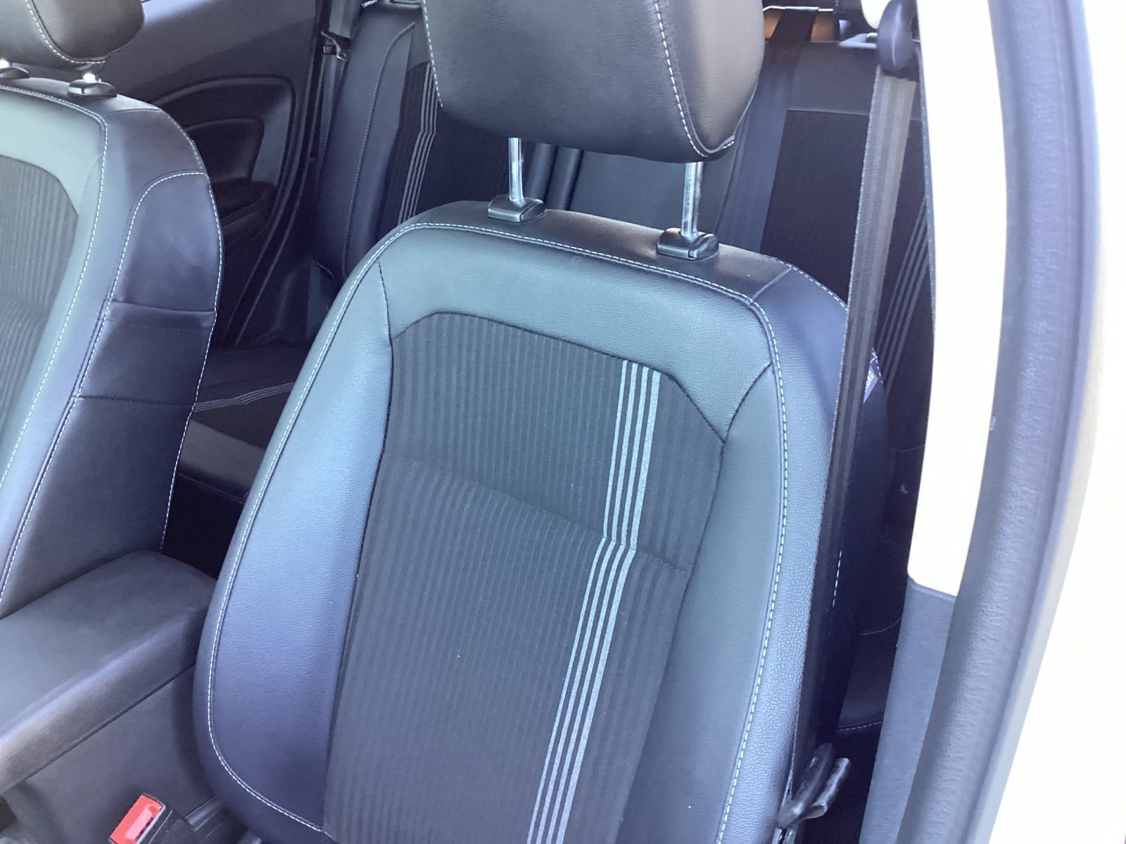 Used 2019 Ford EcoSport SES w/ SES Black Appearance Package AWD/4WD image 12