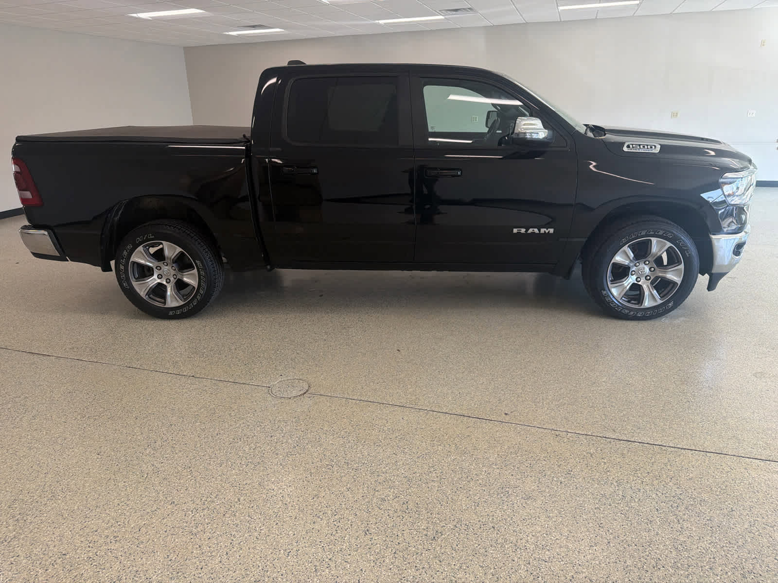 Used 2023 RAM 1500 Laramie AWD/4WD image 4