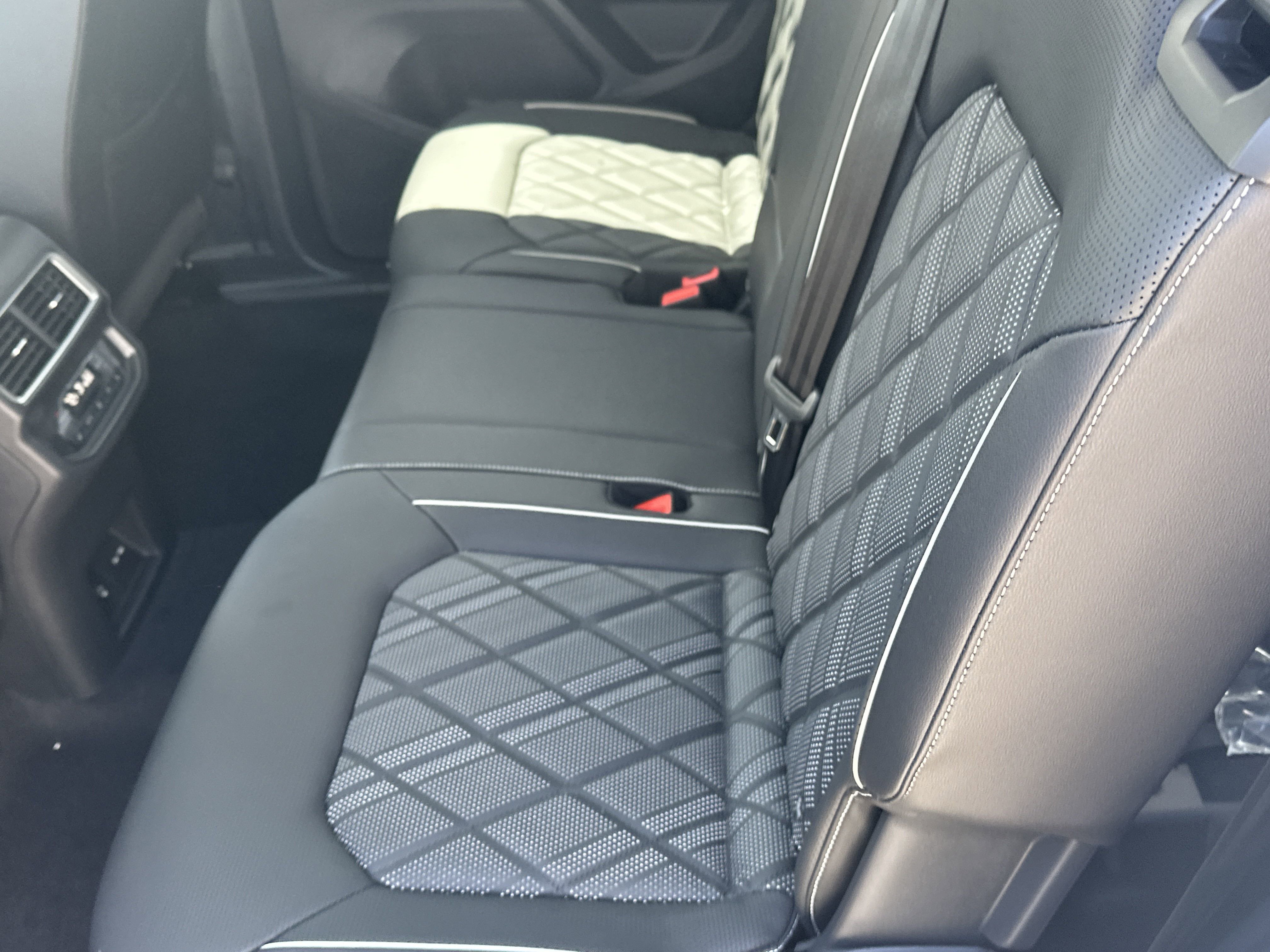 New 2026 Volkswagen Atlas SEL Premium R-Line image 12