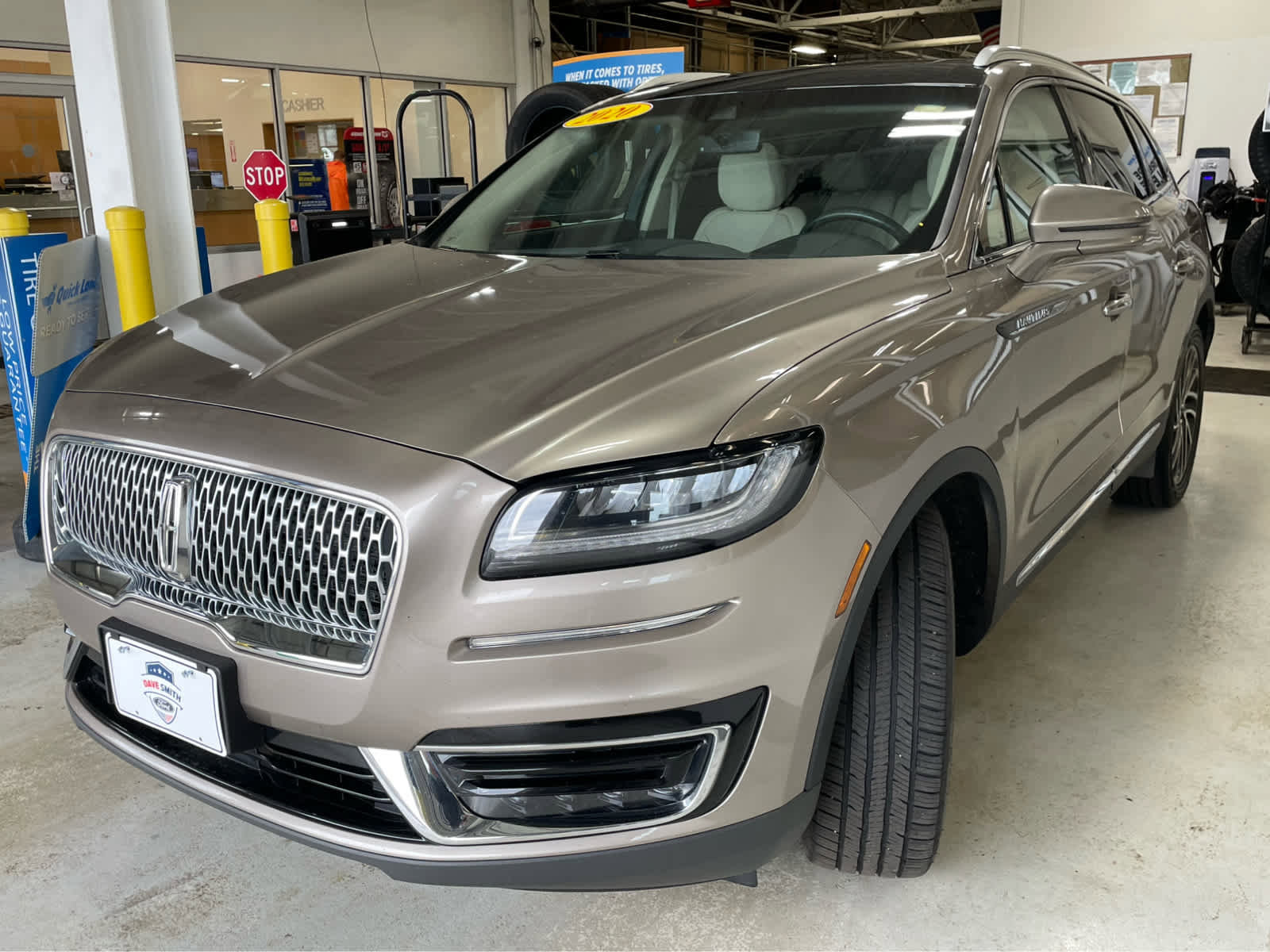 Used 2020 Lincoln Nautilus Reserve w/ Cargo Utility Package AWD/4WD image 3