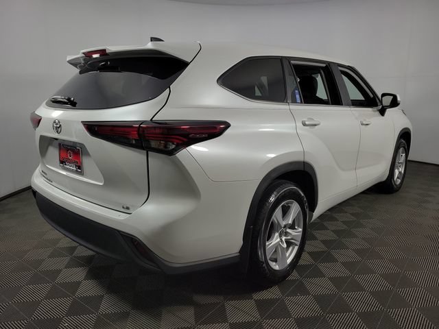 Used 2024 Toyota Highlander LE FWD image 10