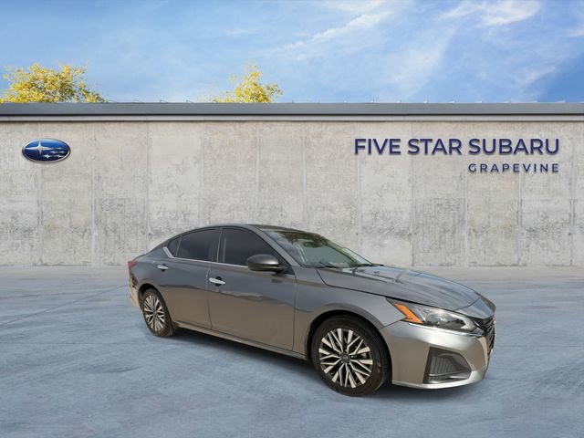 Used 2024 Nissan Altima 2.5 SV image 2