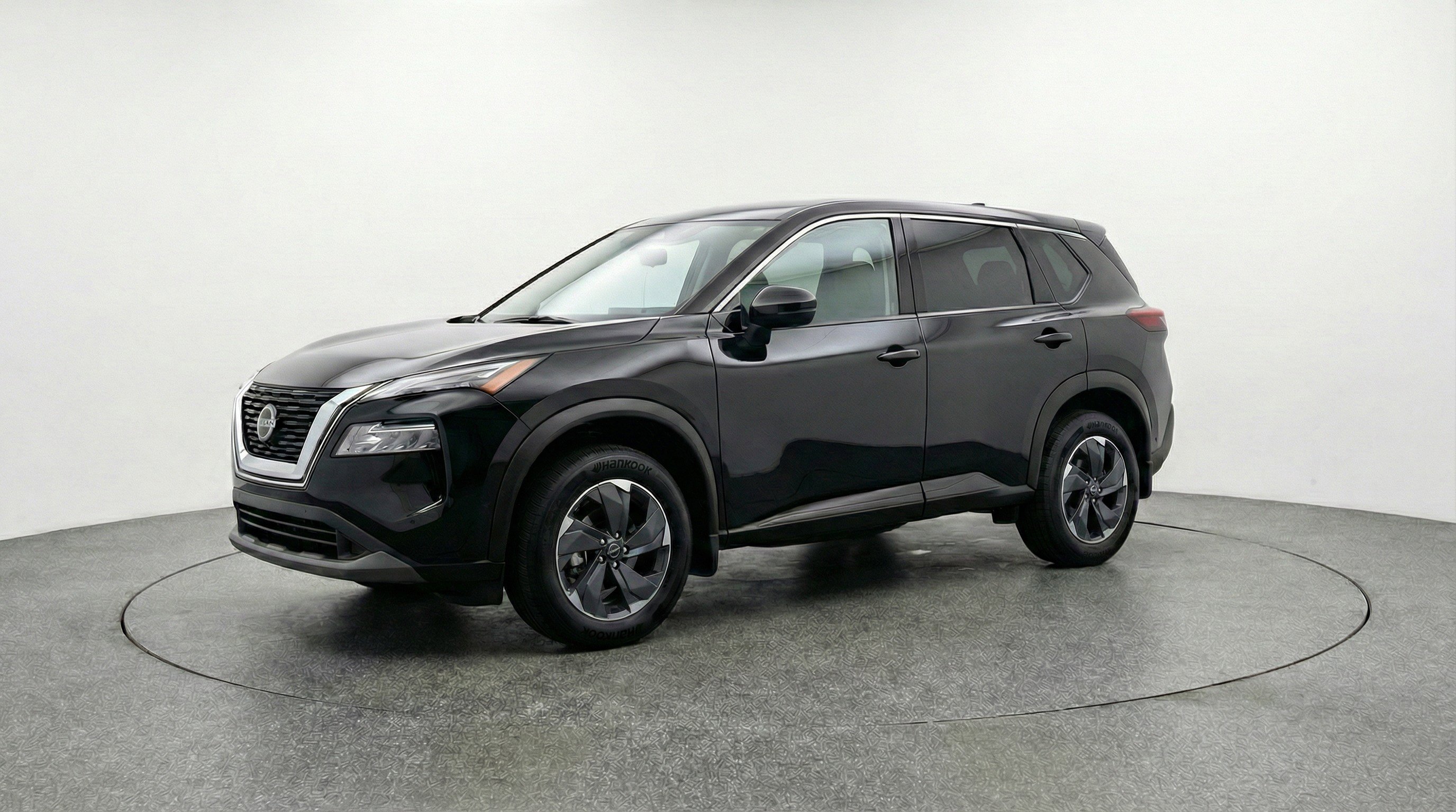 Used 2025 Nissan Rogue SV image 3