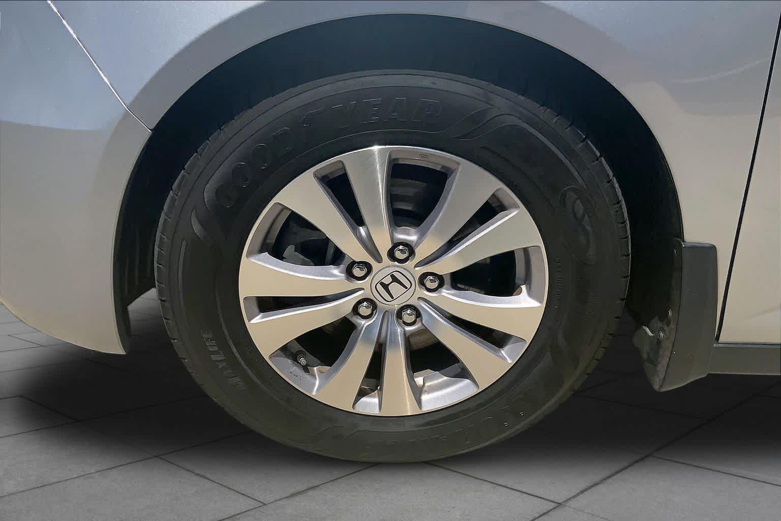 Used 2017 Honda Odyssey EX-L image 11