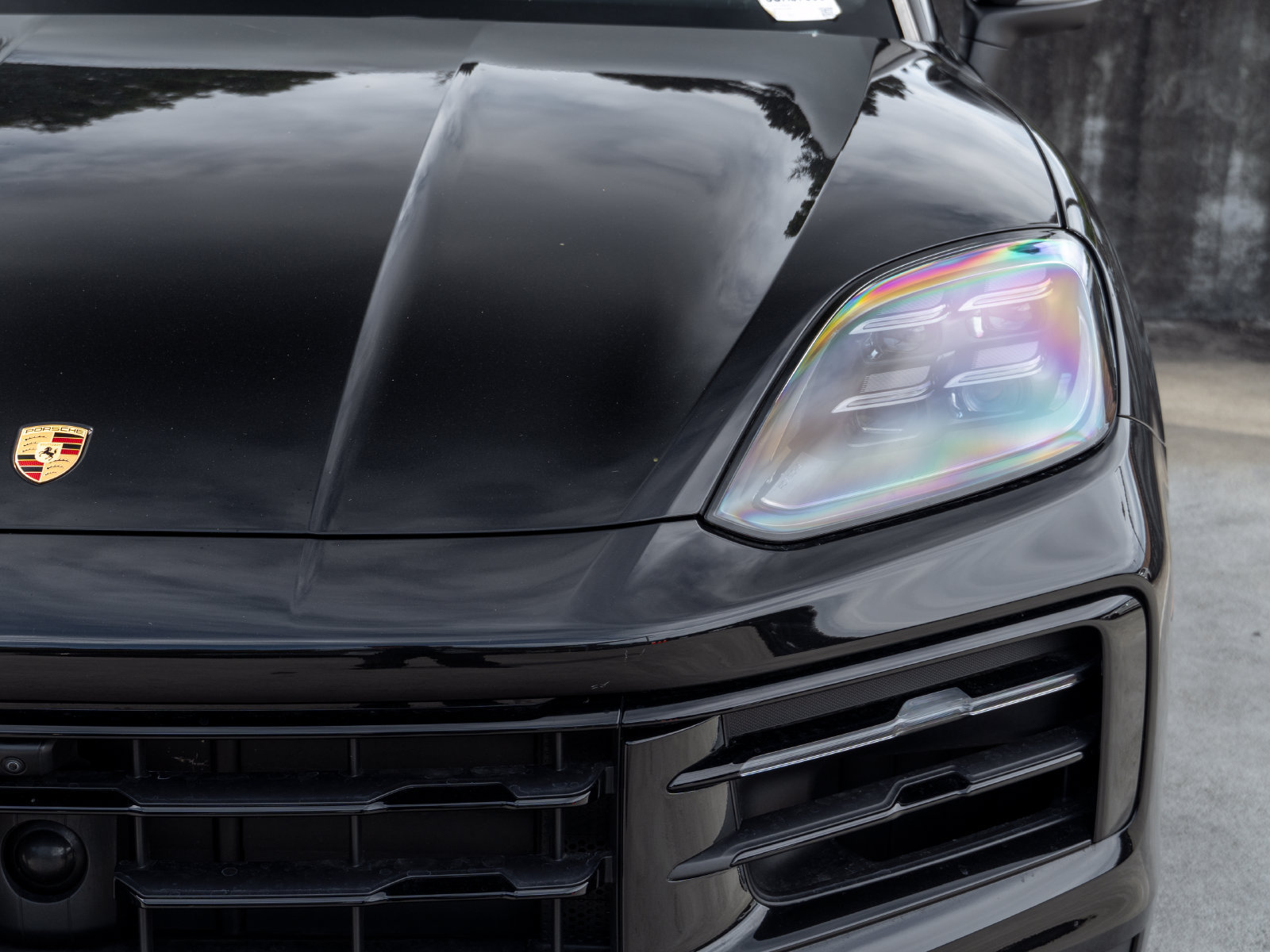 Certified 2025 Porsche Cayenne E-Hybrid Coupe w/ Premium Package Plus AWD/4WD image 16
