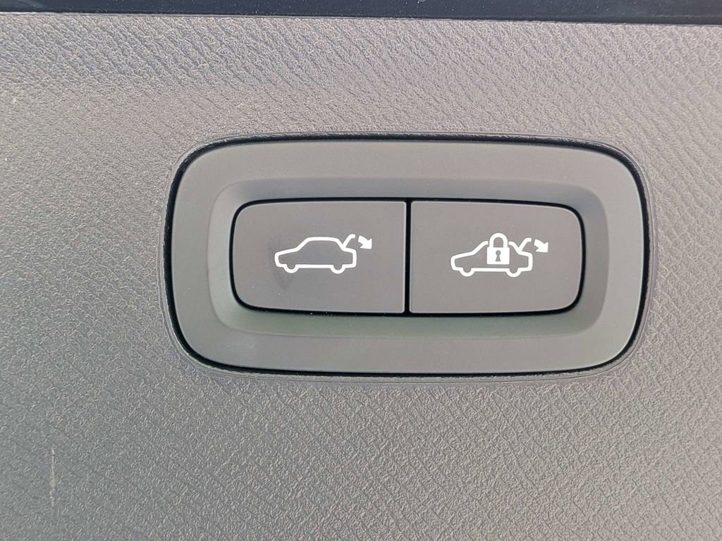 Certified 2023 Volvo XC90 B5 Core w/ Protection Package Premier image 14