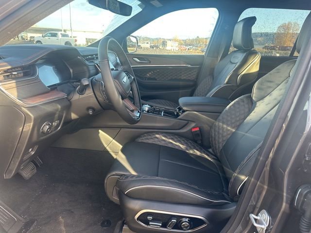 New 2025 Jeep Grand Cherokee Summit image 11