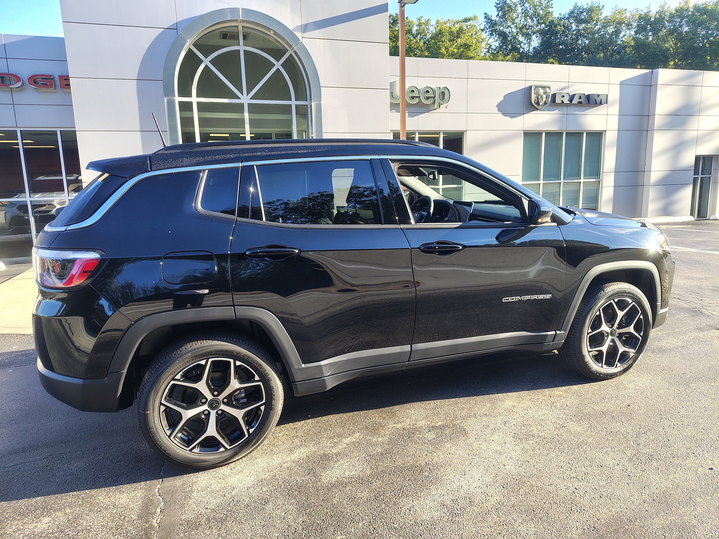 New 2026 Jeep Compass Limited AWD/4WD image 14