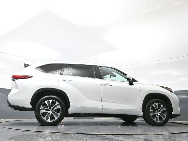 Used 2023 Toyota Highlander XLE FWD image 50