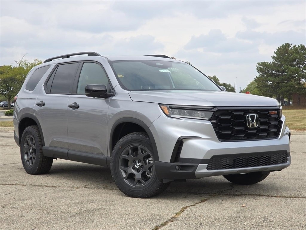 New 2025 Honda Pilot TrailSport image 2