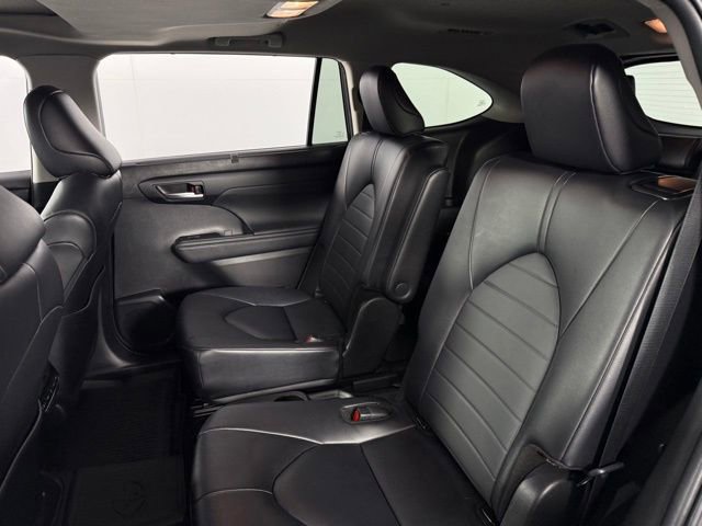 Used 2024 Toyota Highlander XLE image 16
