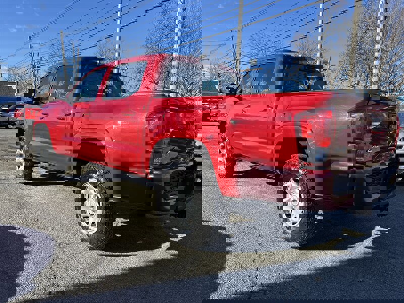 Used 2018 Toyota Tacoma SR image 6