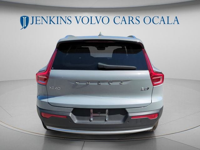 Certified 2025 Volvo XC40 B5 Core AWD/4WD image 4