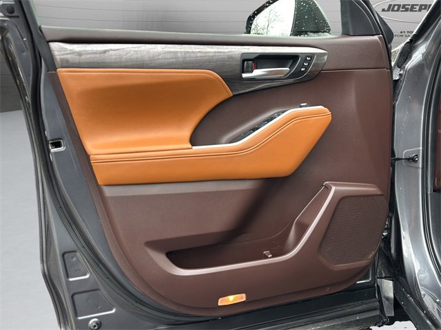 Certified 2021 Toyota Highlander Platinum image 28