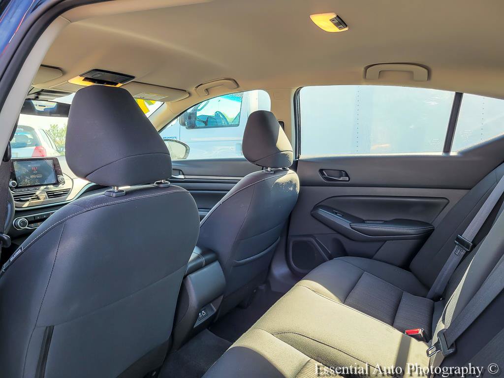 Used 2025 Nissan Altima 2.5 SV FWD image 12
