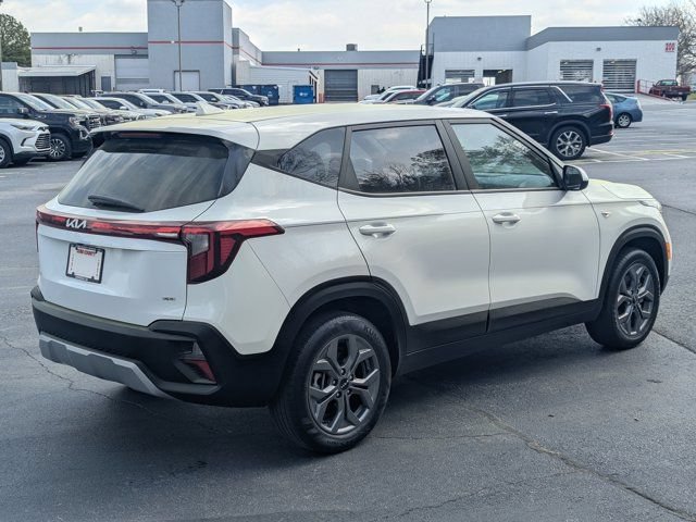 Used 2024 Kia Seltos LX AWD/4WD image 7