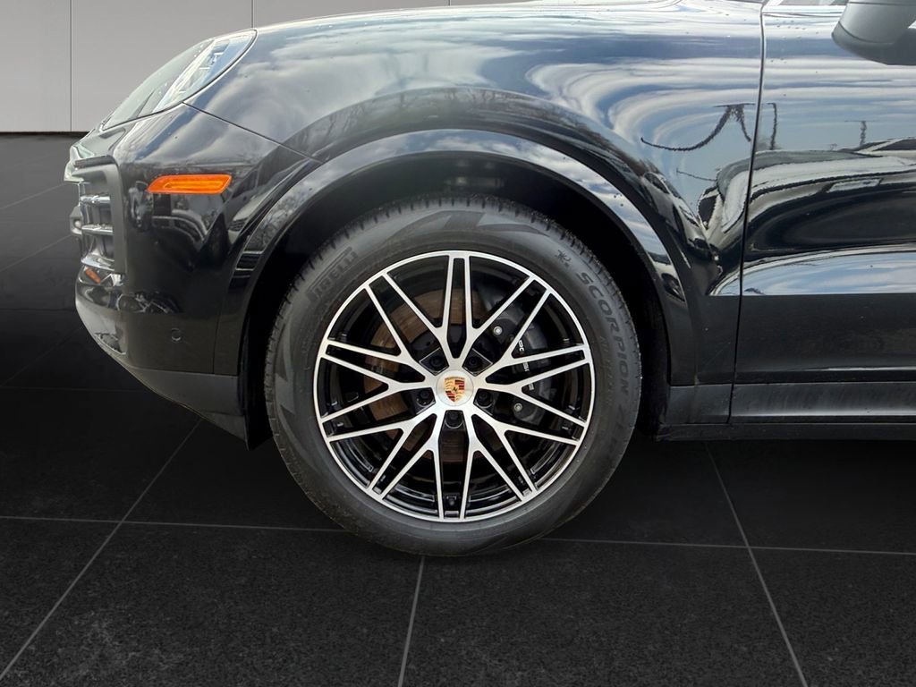 Used 2025 Porsche Cayenne image 9