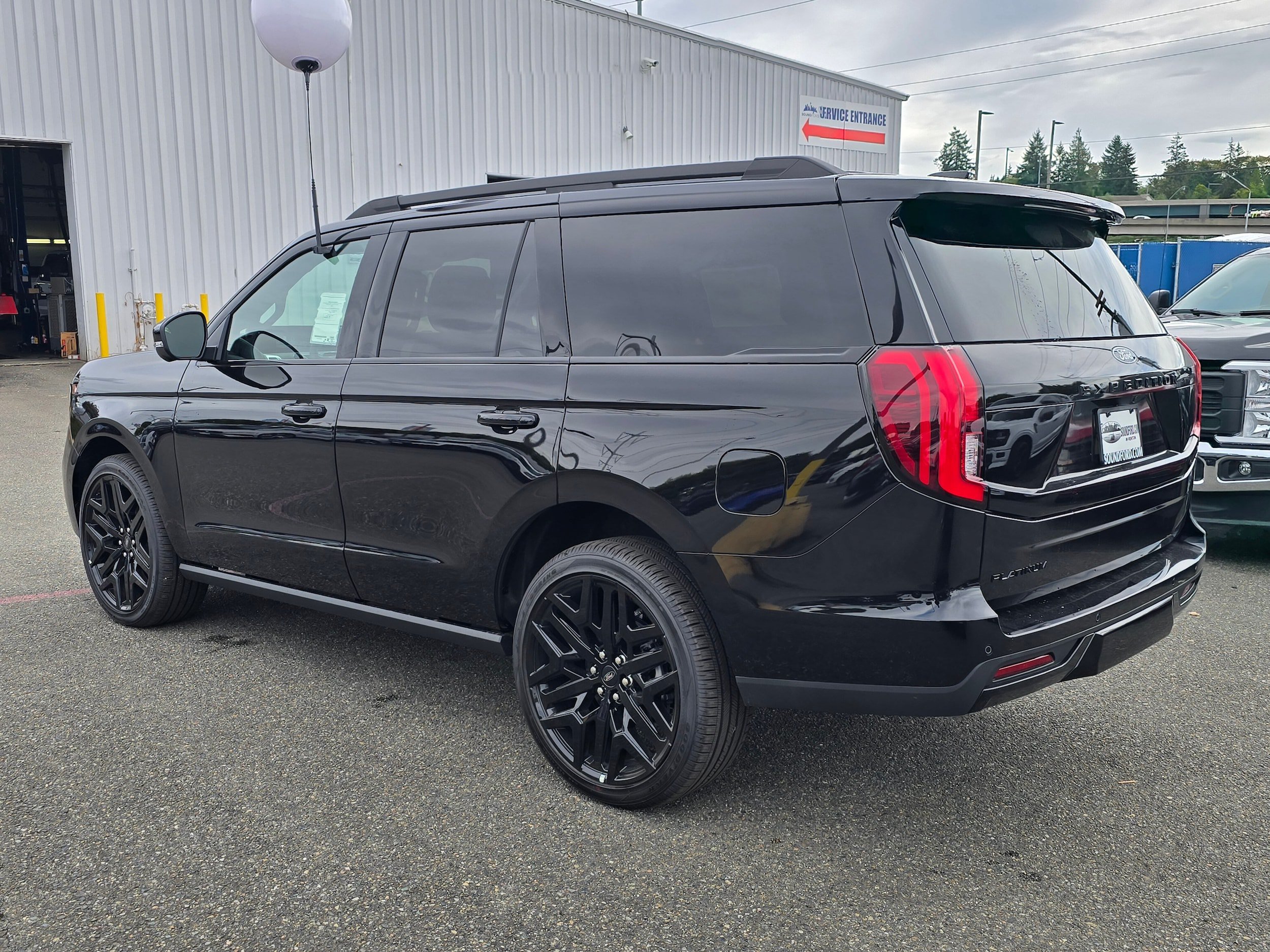 New 2027 Ford Expedition Platinum w/ Stealth Performance Package AWD/4WD image 7