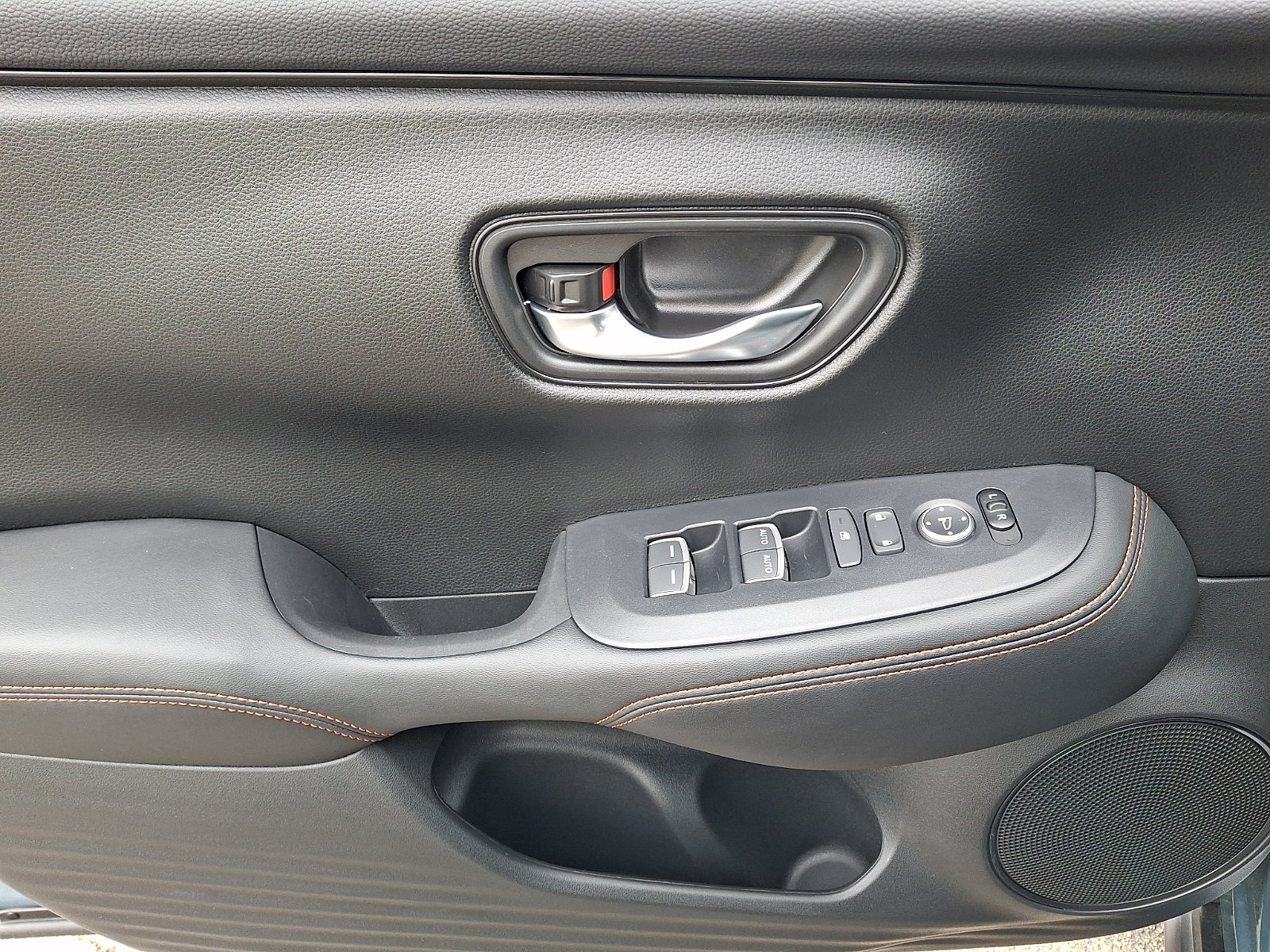 Certified 2025 Honda HR-V Sport image 12