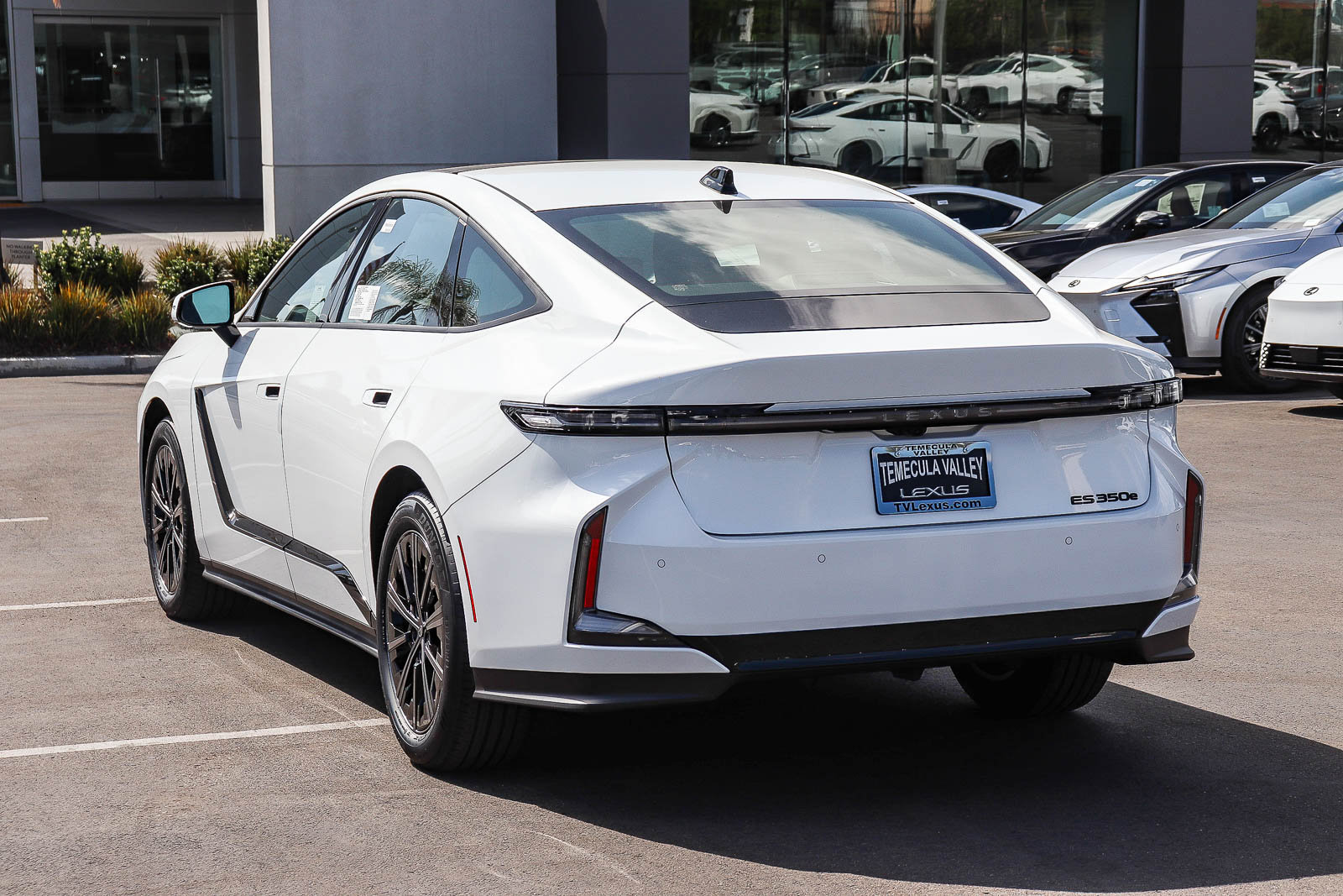 New 2026 Lexus ES 350e w/ Convenience Package FWD image 4
