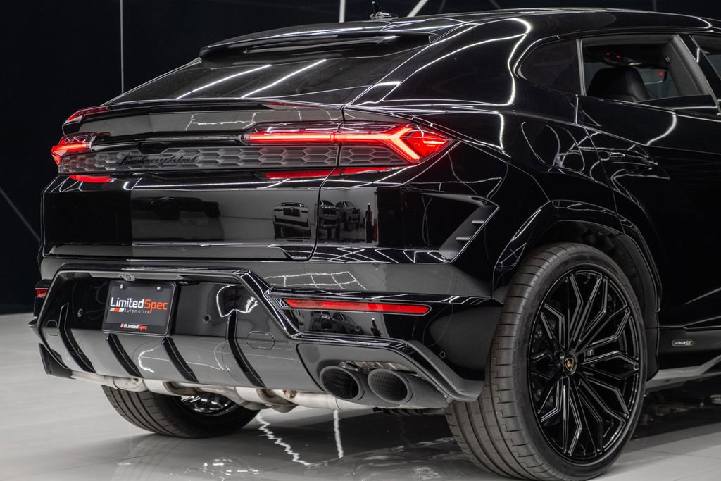 Used 2025 Lamborghini Urus SE image 11