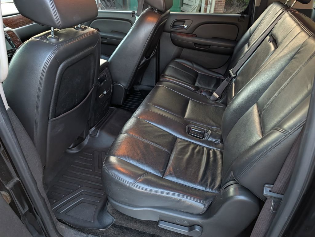 Used 2008 Chevrolet Suburban LT image 19