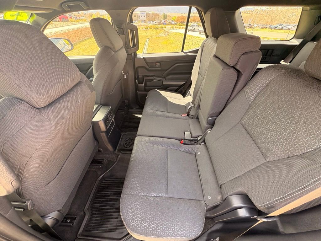 Used 2025 Toyota 4Runner SR5 AWD/4WD image 30