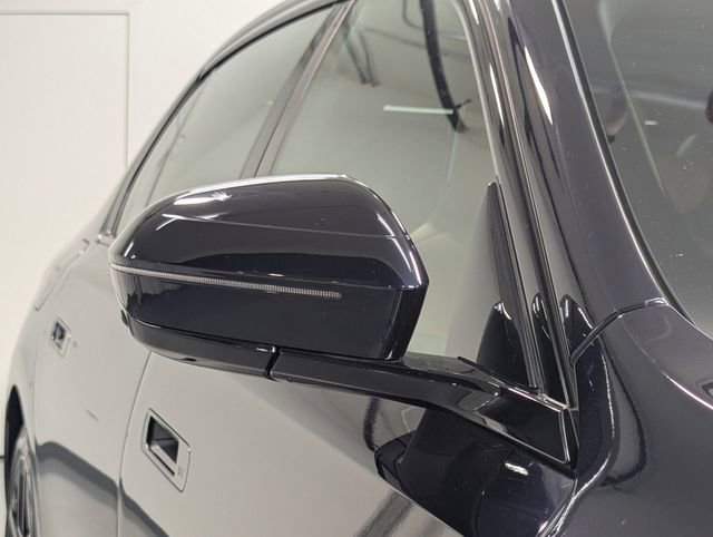 Used 2023 BMW 740i image 27