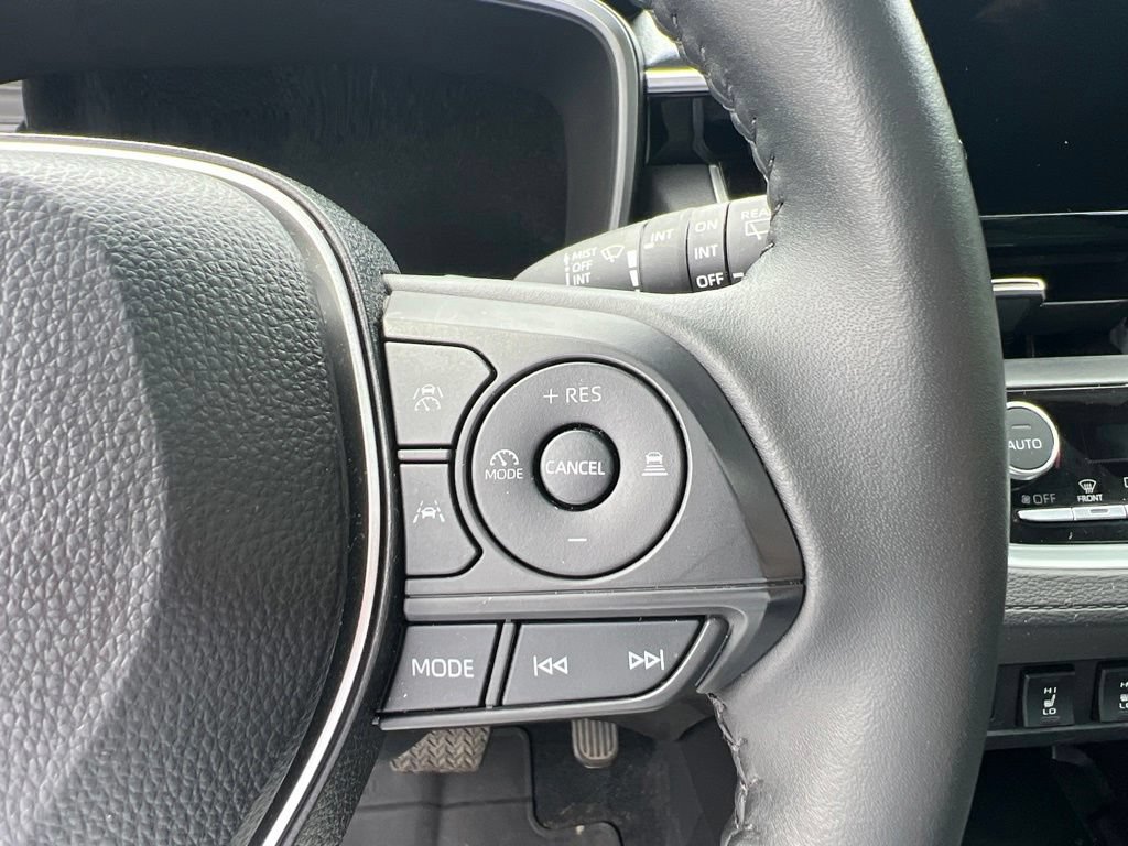 Used 2025 Toyota Corolla Cross AWD Hybrid w/ Convenience Package image 29
