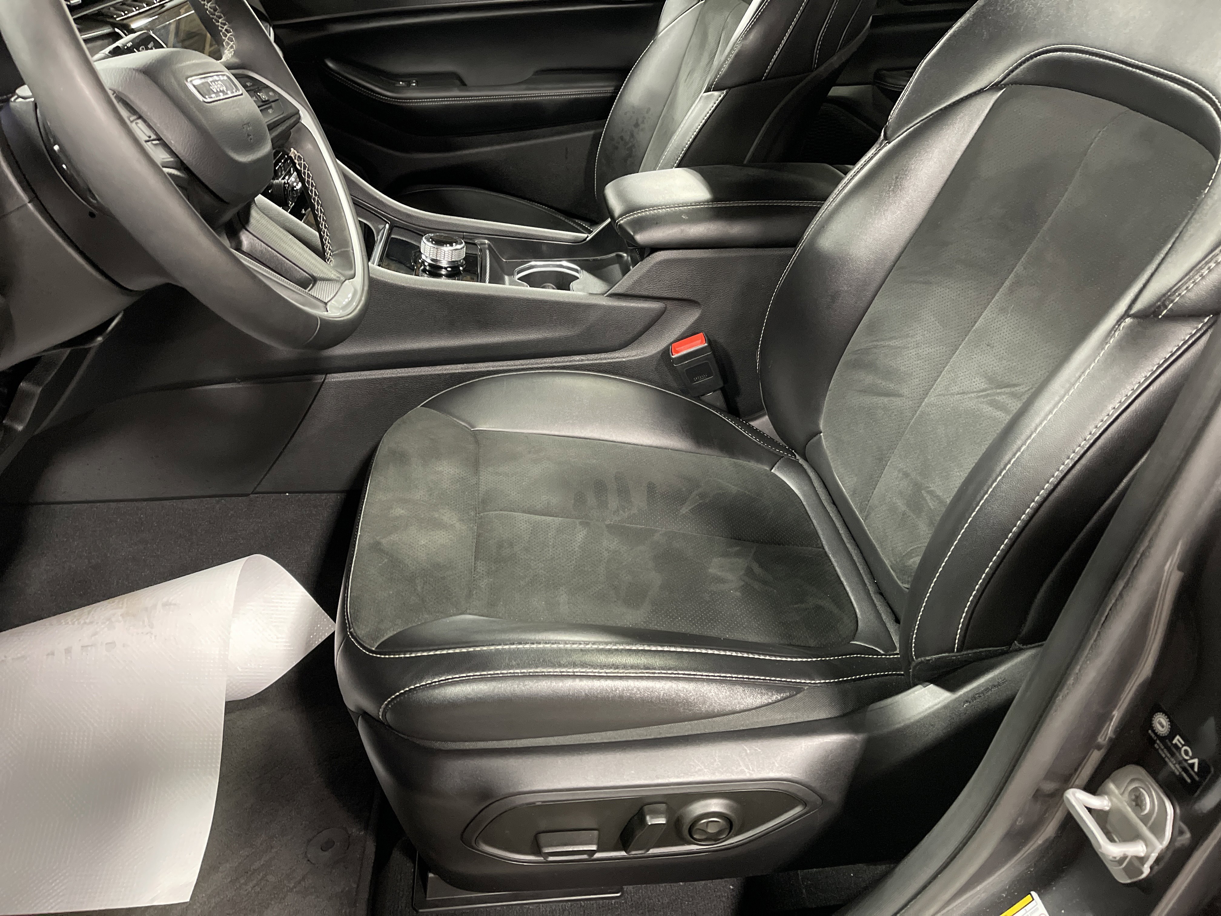 Used 2024 Jeep Grand Cherokee Altitude image 10