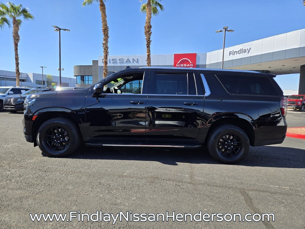 Used 2024 Chevrolet Suburban LS RWD image 3